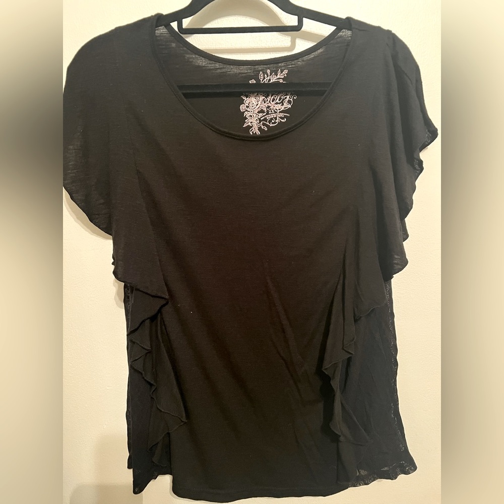 Short-sleeve tee with mesh side panels